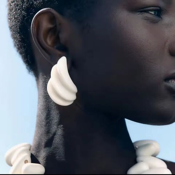 New ZARA Shell Resin Stud Earrings Vintage Art Deco Retro Style - Picture 1 of 8